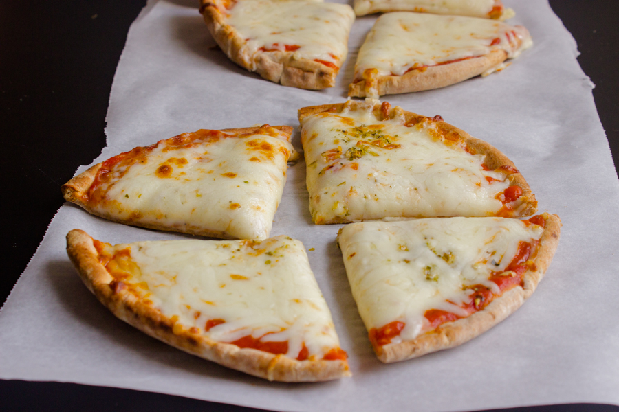 Quick and Easy Pita pizza- Just 3 minutes!