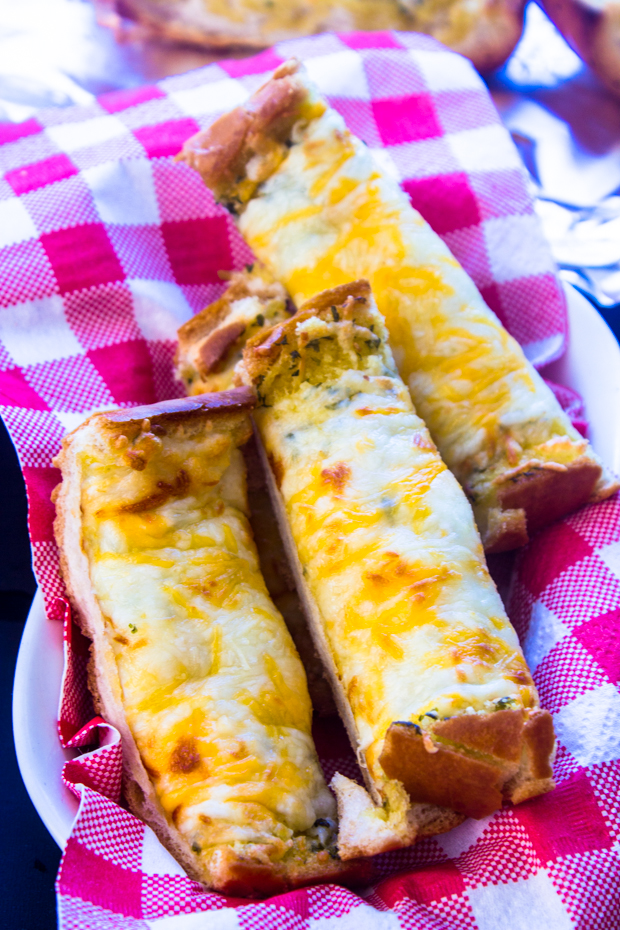 The Easiest Cheesy Garlic Bread Recipe