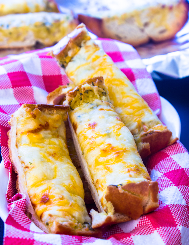 The Easiest Cheesy Garlic Bread Recipe