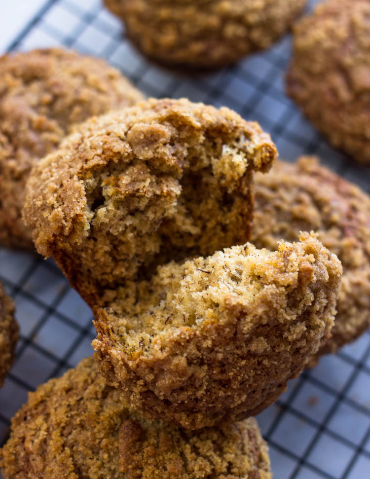 Banana Crumb Muffins #gimmedelicious #breakfast #brunch