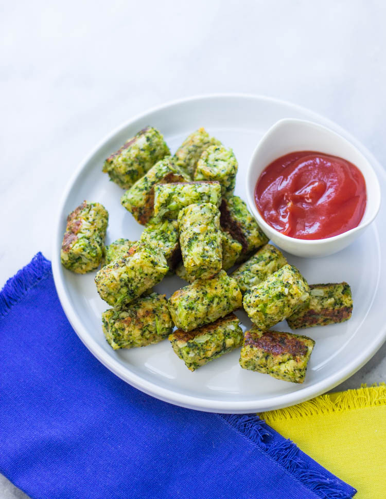 Healthy Baked Broccoli Tots are the perfect low-fat snack! #GimmeDelicious #Skinny
