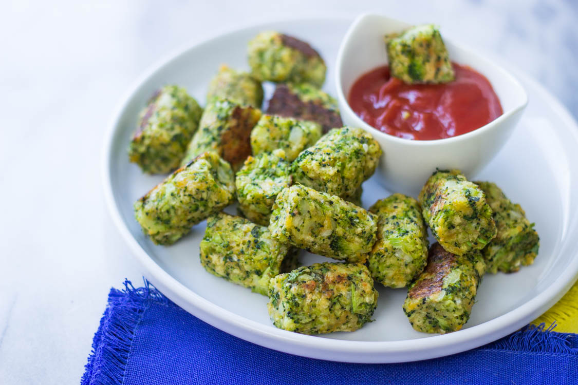 Healthy Baked Broccoli Tots are the perfect low-fat snack! #GimmeDelicious #Skinny