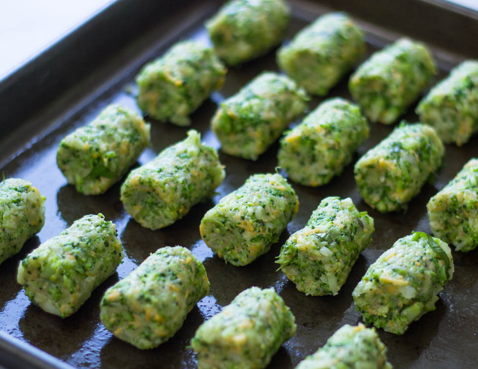 Healthy Baked Broccoli Tots are the perfect low-fat snack! #GimmeDelicious #Skinny
