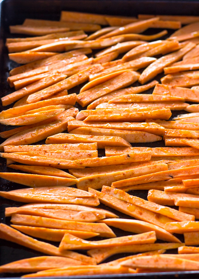 Baked Sweet Potato Fries with Sriracha Dipping Sauce