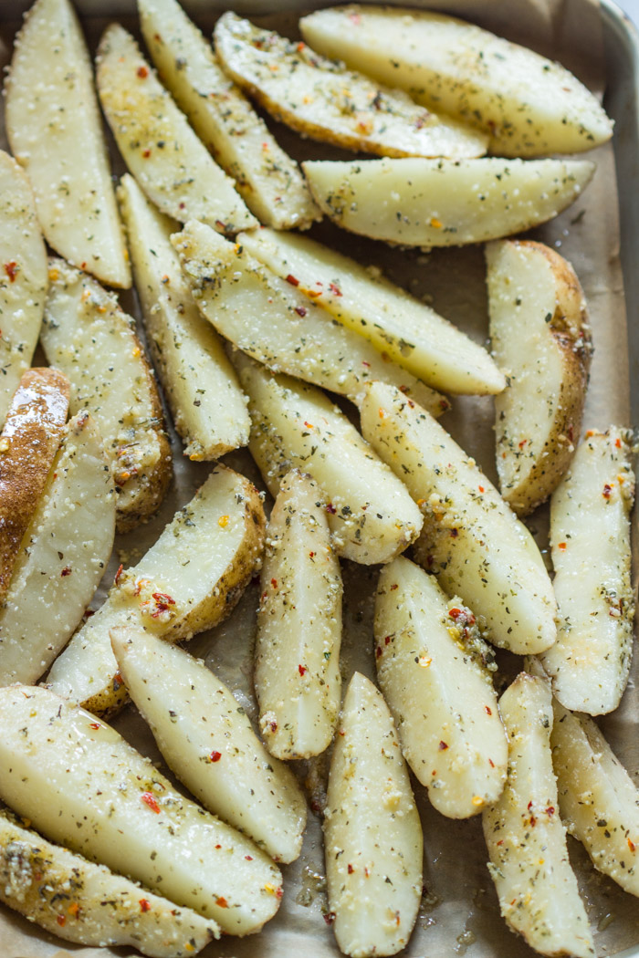 Crispy Baked Garlic Parmesan Potato Wedges
