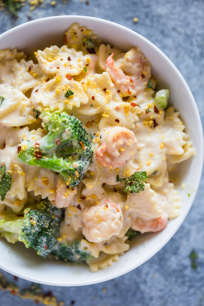 Skinny Garlic Shrimp & Broccoli Alfredo