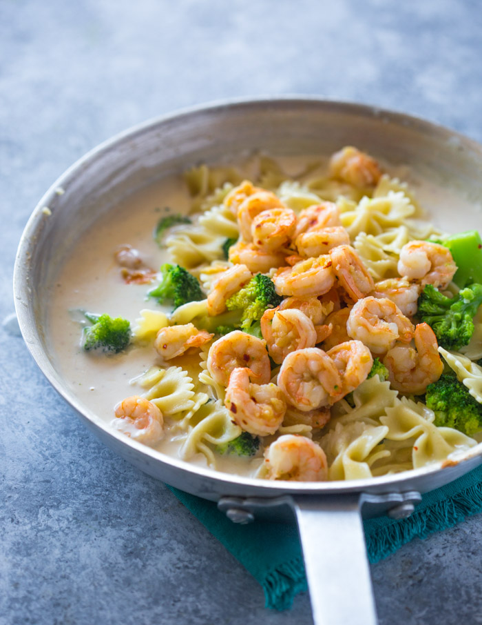 Skinny Garlic Shrimp & Broccoli Alfredo